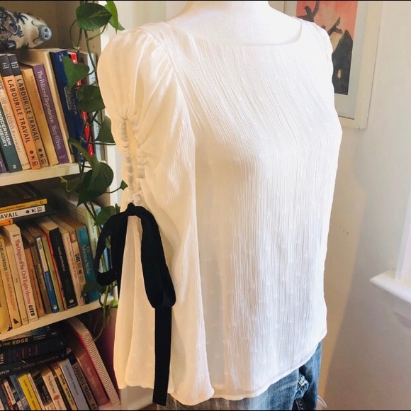 White blouse with black bows and bell sleeves - Picture 2 of 8